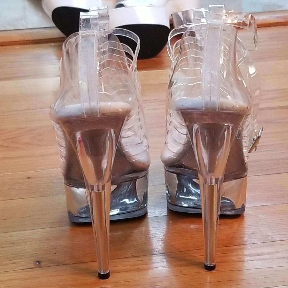 Heels - Picture 3 of 3